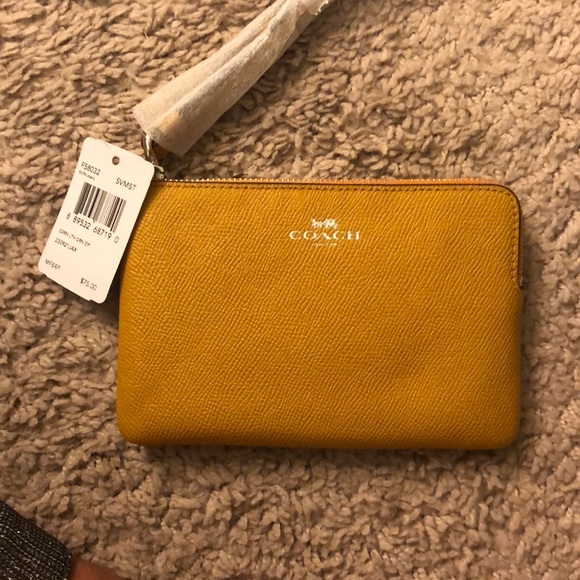 Coach Handbags - Coach wristlet Coach Handbags - Coach wristlet